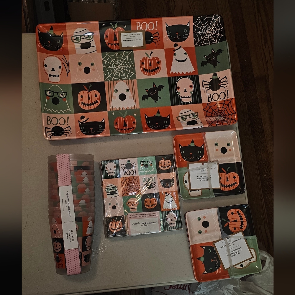 Cupcakes and cashmere complete Halloween serving set - Picture 4 of 12